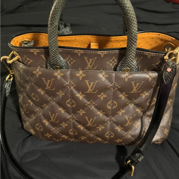 Rare & Limited Edition Monogram Etoile Exotique Tote GM - Picture 4 of 13